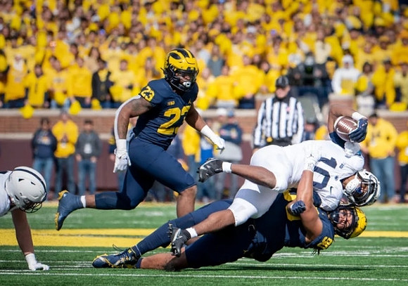 Michael Barrett (23) and Mike Morris (90)