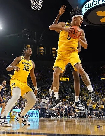 Tarris Reed Jr. (32) and Terrance Williams II (5)