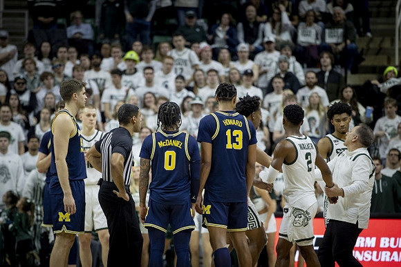 Joey Baker (15), Dug McDaniel (0), Jett Howard (13), and Michigan State Head Coach Tom Izzo