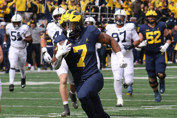 Donovan Edwards (7) and Karsen Barnhart (52)