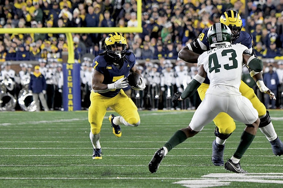 Donovan Edwards (7) and Myles Hinton (78)