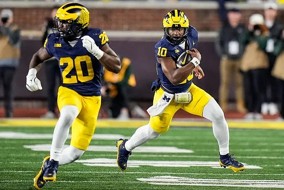 Kalel Mullings (20) and Alex Orji (10)