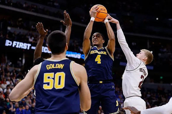 Vladislav Goldin (50) and Nimari Burnett (4)